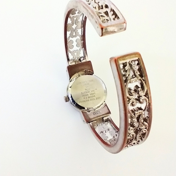 Watch women's cuff silver tone - Picture 3 of 6